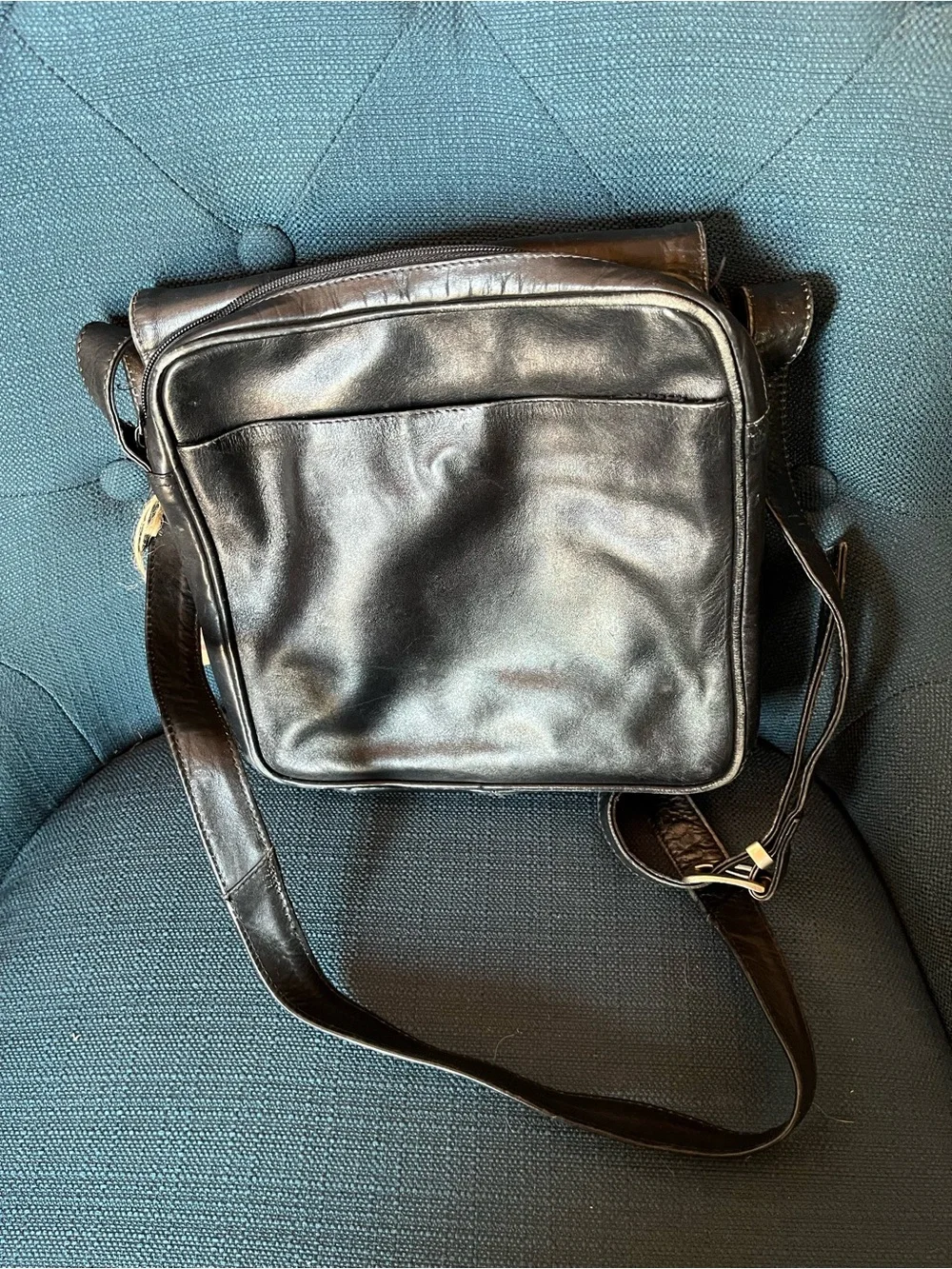 Vintage Kenneth Cole Genuine Leather Shoulder Crossbody Bag